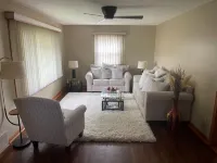 Comfy, Cozy & heartwarming dwelling for up to 4... Hotels in Ypsilanti