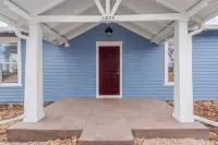 Hot tub, Quiet 3 Bedroom, Close to Downtown, WFH Hotels in Wheat Ridge