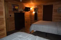 Grand Rivers, KY -Cozy getaway with Cabin Charm- Near Green Turtle Bay & Patti's Hotels in Grand Rivers