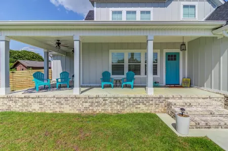 Bright beach house steps from the sand & memories Отели рядом с достопримечательностью «Long Beach Yacht Club»