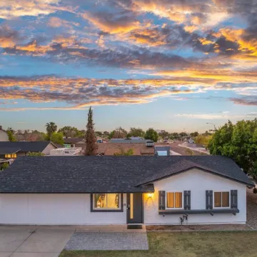 Heated Pool~Hot Tub~Ping Pong~King Bed~Yard Games