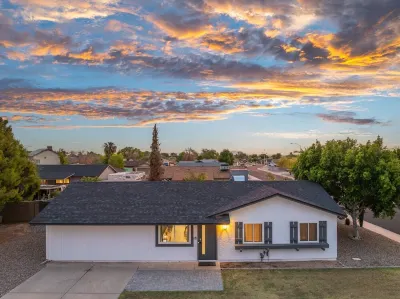 Heated Pool~Hot Tub~Ping Pong~King Bed~Yard Games โรงแรมใน