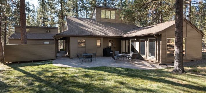 Newly Renovated Sunriver Gem! 12 SHARC passes, Bikes, Ping Pong Table, Hot Tub! Hoteles en Sunriver