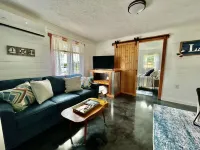 Atwood Lake family home. Pet friendly!