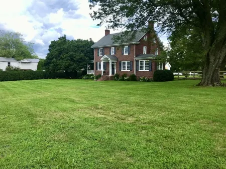 Luxury Stay on Flower Farm by Wineries Near Charlottesville-Pet-Friendly