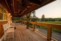Elmhurst House /Town-House- Top Floor - 3Bd Catskill Mtn View