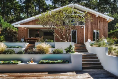 Luxurious villa with pool in the heart of the forest