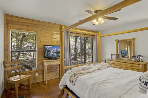 Elite Mountaintop Cabin w/ 2 Decks, Fire Pit & Loft !!SUPERHOSTS!! Pet Friendly