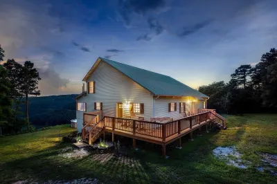 The Perch Family Cabin|Sleeps 18 |Pool + Hot tub with a View