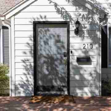 The McKenzie BnB - Charming & Cozy - 1 Block from Downtown Pullman! Hotel Exterior