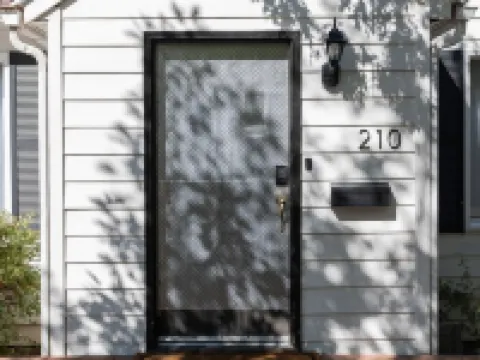 The McKenzie BnB - Charming & Cozy - 1 Block from Downtown Pullman! Hotels in Pullman