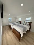 Luxury 3-bedroom fully renovated house in Goshen with brand new furniture. Bricktopia 주변 호텔