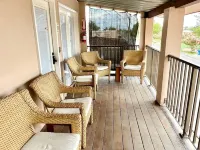 Central Location, Balcony Access at Marfa House Rio Concho Hotel di Marfa