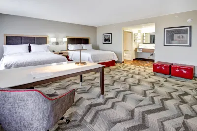 Hampton Inn & Suites by Hilton Medicine Hat Отели рядом с достопримечательностью «Колледж Медисин-Хат»