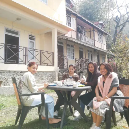 Oak Valley Retreat Homestay Hostel Cafe