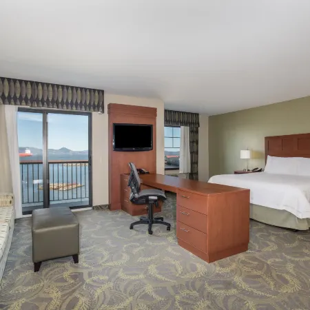 Hampton Inn & Suites Astoria