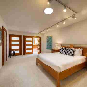 Forest Ridge - Private Estate w/ Hot Tub and Sauna Rooms