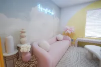 Denver Insta-Perfect Girls Trip! 5BR Colorful Haven 10-min to DT Denver