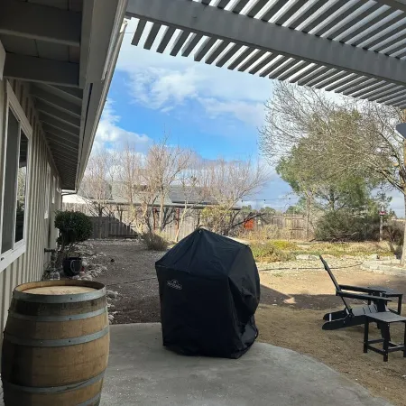 Boots & Barrels Ranch-2 master bedrooms,2 add'l bedrooms,3 baths, views, firepit