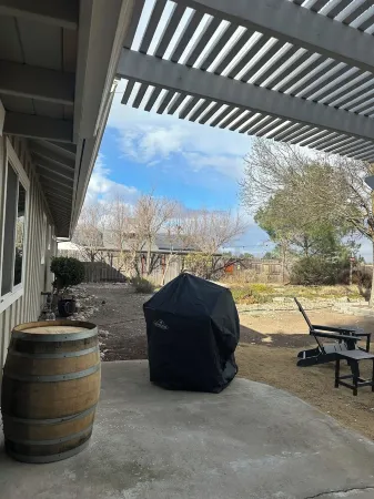 Boots & Barrels Ranch-2 master bedrooms,2 add'l bedrooms,3 baths, views, firepit