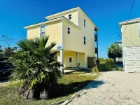 TURTLE COVE: Beachside/Ocean View/Direct Beach Access/Sleeps 8/ Pet Friendly