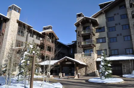 Luxury Ski-In, Ski-Out Arrowleaf Penthouse  With Panoramic Views Отели рядом с достопримечательностью «Дир-Вэлли»