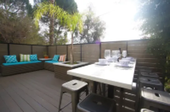 Private Luxurious Hollywood Oasis Pool/Spa-Close to Action Double Guest Quarters