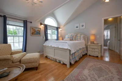 Narragansett Pier's Hadley Seaside Cottage