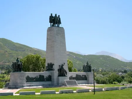 Updated, Comfortable and Luxury Stay! Close to all ski resorts. Come and stay.