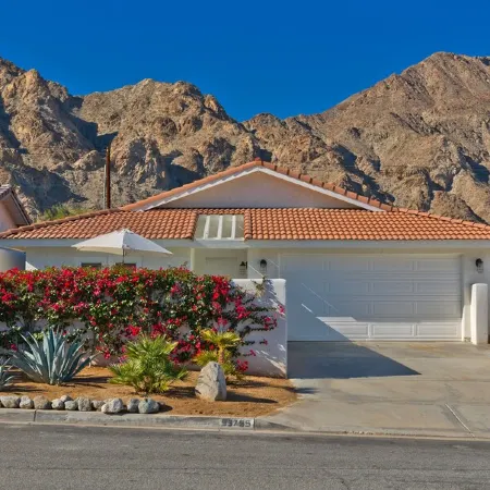 DESERT HOUSE- Pool, Mountain Views, Nr. Hiking Biking trails. 3BR-2Bath064535