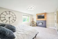 Downtown Kirkland Lakeview House and Guest Cottage