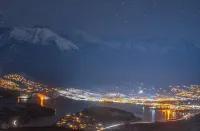 Beautiful Mountain views, 5 ski areas, Nat'l forest hiking, biking, lakes.