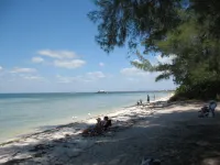 The Ballyhoo on Bean Point, 200 Feet to a Beautiful Bayside Beach and Views!