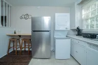 Serene Retreat: Charming 1BR/1BA Apt Close to DT