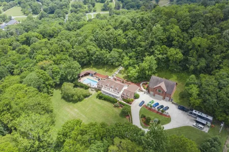 NEWOutdoor Oasis"  You Will Not Need to Leave Home