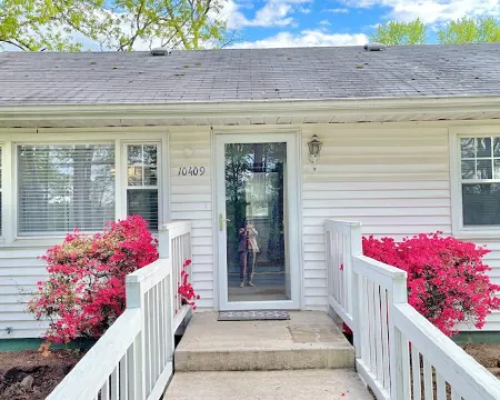 Cozy Cottage 2 bedroom house one and half bathrooms Cumberland, Md with AC, WiFi Hotels in Cumberland