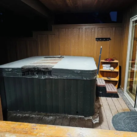 House on Golf Course with Hot Tub!