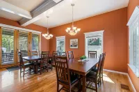 Sleeps 18! Highly Reviewed, Price Slashed for September and October 2025! 투말로 주립공원 주변 호텔