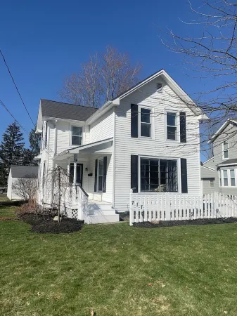 House minutes from wineries, Spire, Lake Erie, GOTL