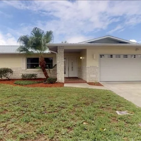 Spacious 3 BR 2 Bath House On Deep Canal With Screened Heated Pool
