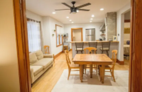 Entire House with a hot tub within a block to Frankenmuth's Main street.