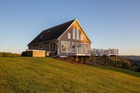 Sky High Chalet! Gorgeous home on 10+ acres with hot tub, 2 minutes to Wellsboro