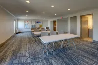 ฮอลิเดย์ อินน์ เอ็กซ์เพรส โฮเทล แอนด์ สวีทส์ แบรนสัน 76 เซ็นทรัล บาย IHG