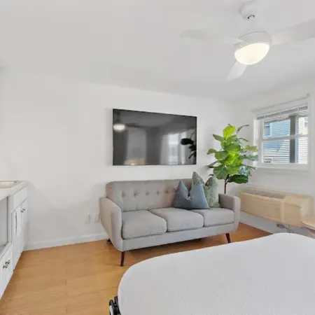 Whale's Tale - Boutique Studio Condo w/Pool 🐳