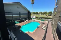 Days Inn by Wyndham San Diego Vista - Pools
