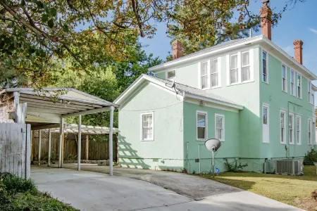 Elegant, modern The Masters on Central Ave just minutes from Augusta National Отели рядом с достопримечательностью «Медоу Гарден»