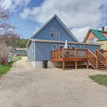 Spacious 3BR Home w/ Deck – Right in Downtown Custer, Shops & Dining!