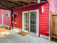 Private guest suite with Full kitchen & laundry