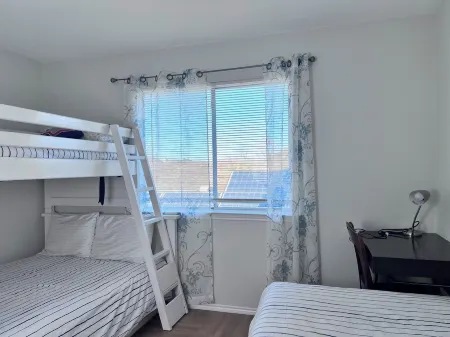 Luxury Spacious 4-BR Retreat with Pool Table, BBQ, and sleep 18