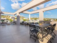 Sanders River Plaza - Nice 3-Bdr Apt with Terrace